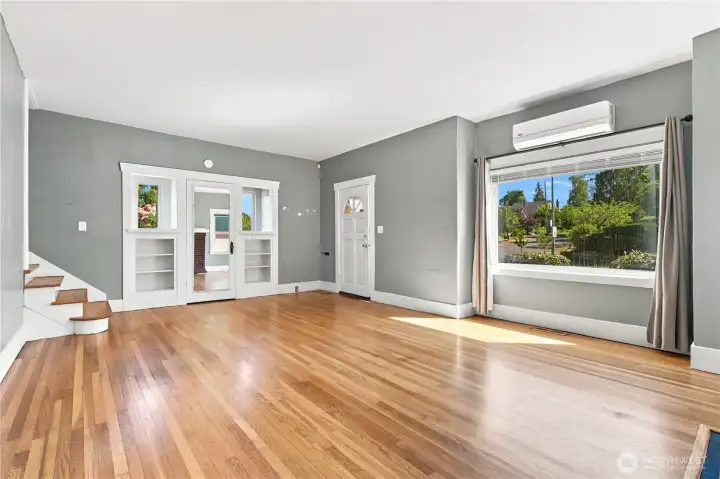 Living Room Unstaged