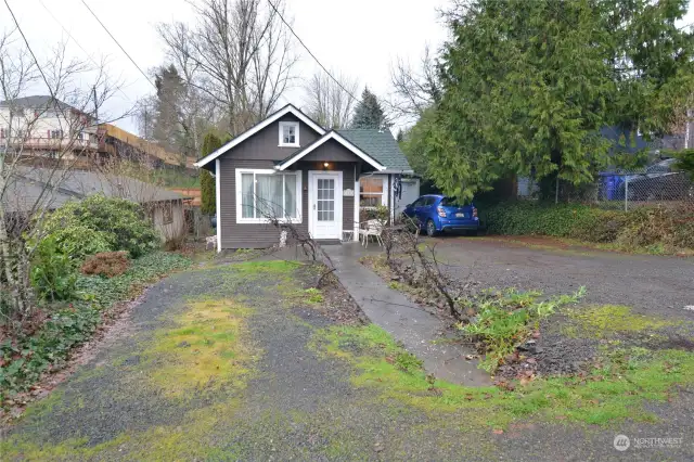 Driveway & Front Yard