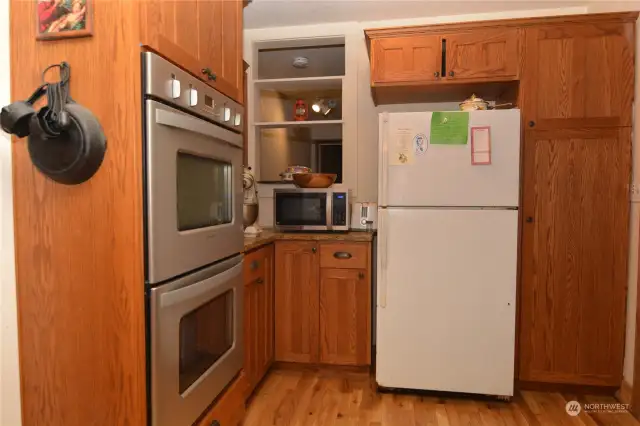 Kitchen w/double oven