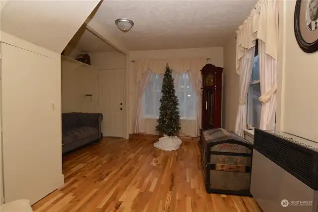 Kitchen w/gas cooktop