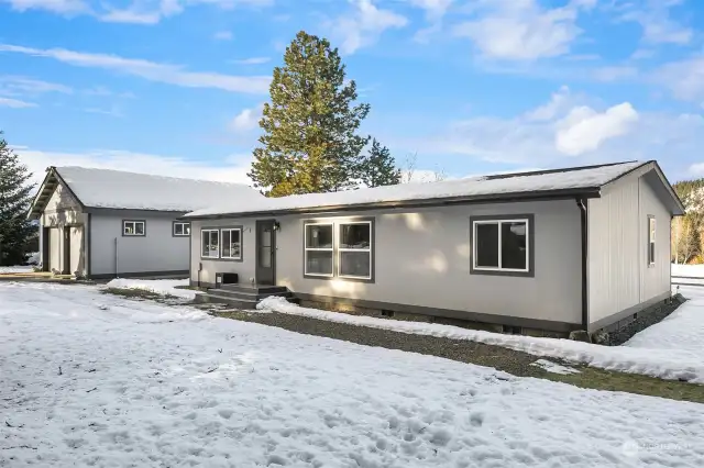 2019 home located perfectly on Sun Country Golf Course, right off I-90 in Cle Elum! Fabulous views, some of the best sunsets you will see in upper Kittitas County right from your back yard! 24x34 shop with room for all your toys and ample parking PLUS RV parking! Come live life on the sunny side of the mountains!