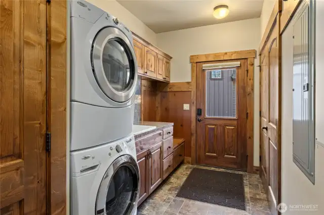 Laundry/Mud Room with exterior door