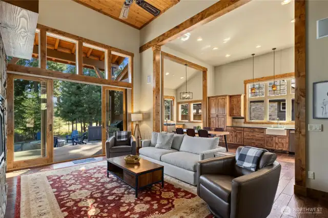 Main floor living with vaulted ceilings