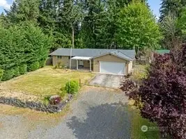 Better view of the front yard and driveway