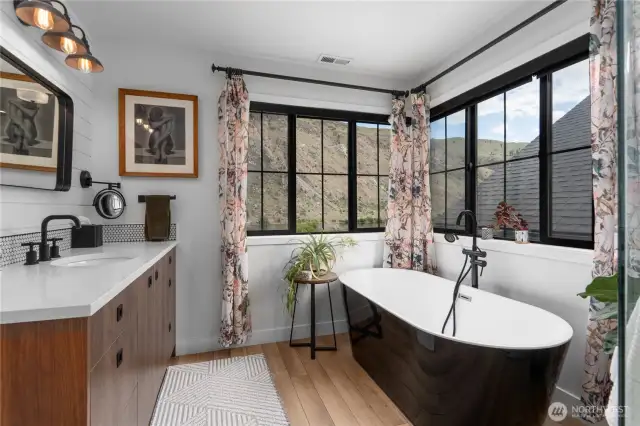 Primary en-suite with large soaking tub and gorgeous views of the Columbia River & Mountain
