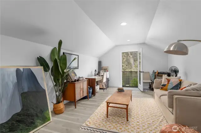 360 sq ft bonus room above garage offers great hang out spot, exercise space or art space