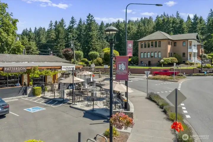 Minutes from Woodinville's Hollywood District and Downtown.