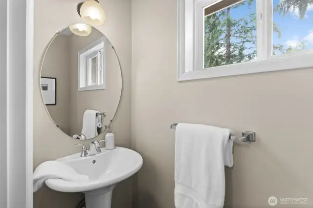 1/2 bath off mudroom