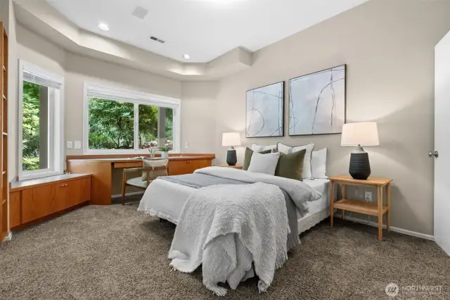 2nd bedroom w/ ensuite