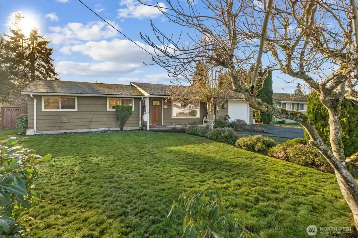 One more photo, this of the front. This is a great first home, or downsizing opportunity.