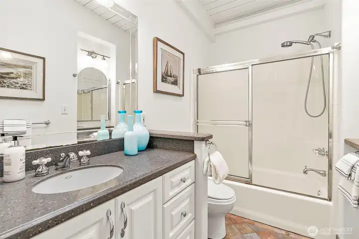 Full bath on the main.