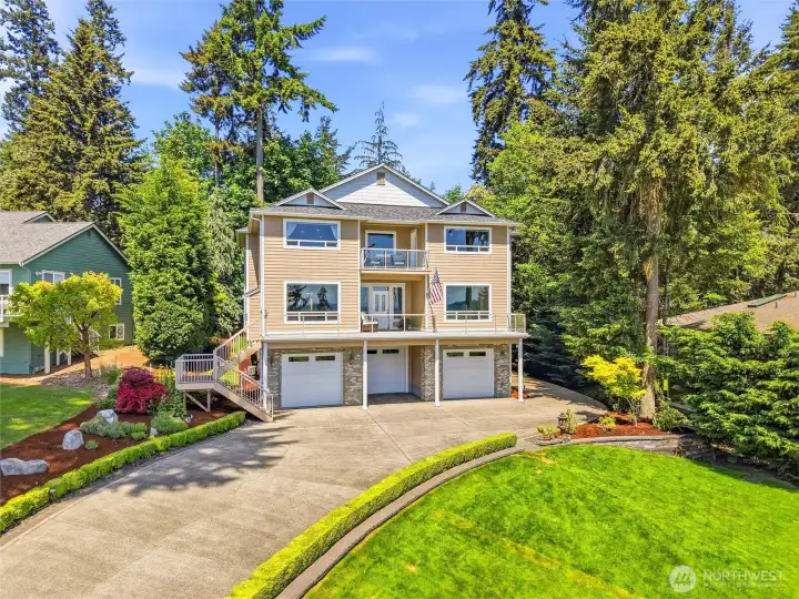 Welcome to Divine Estates! This lovely home is perched on a lot that has views galore.