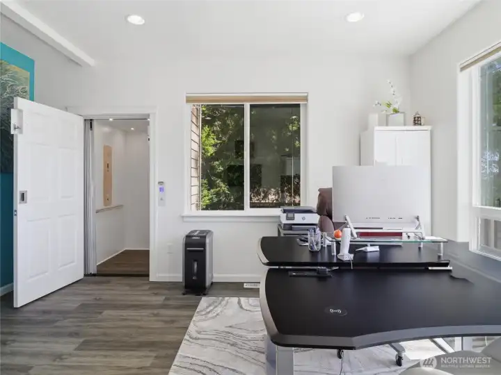 Elevator lands into the Office/Flex space
