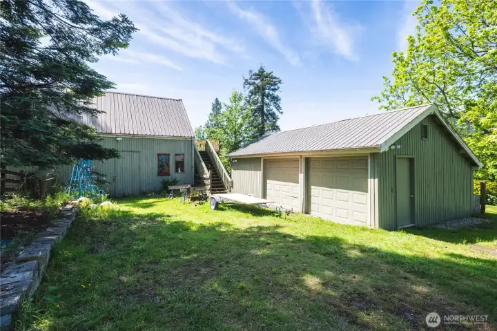 Detached Shop/Garage & Barn with Loft