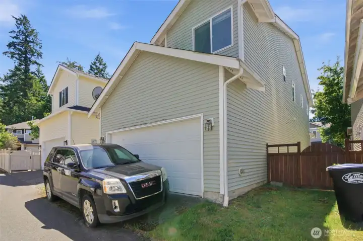 Alley/Driveway/Garage access