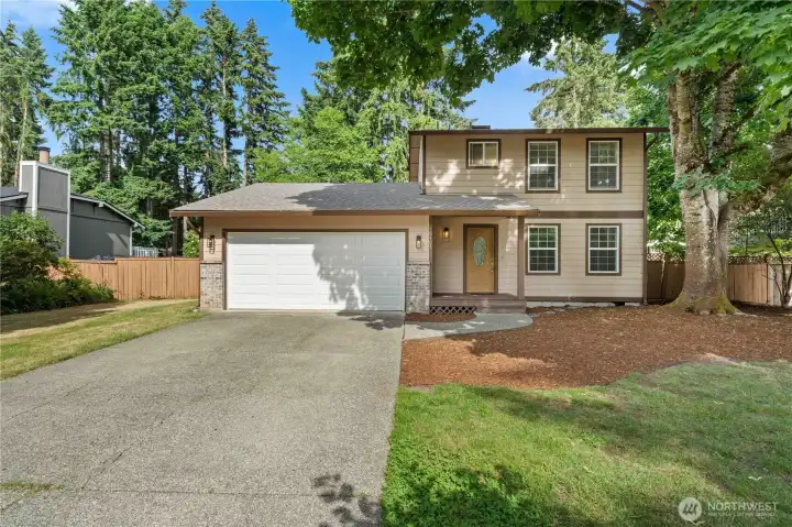 Front of Home - lots of parking