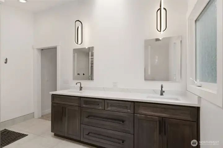 Primary 5 Piece Bath