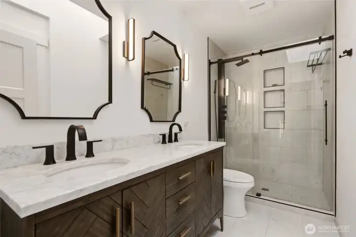 2nd Floor Bath
