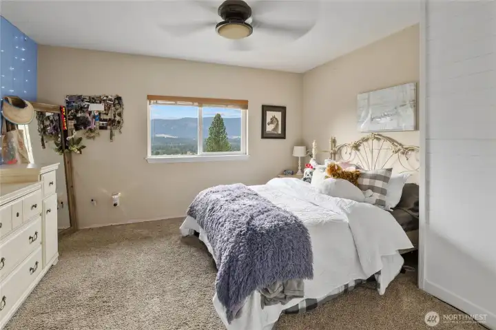 Upper bedroom Upper bedroom