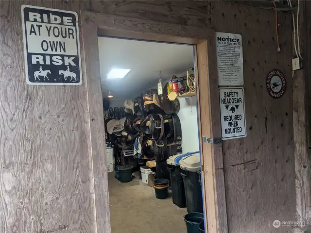 Large Tack Room!