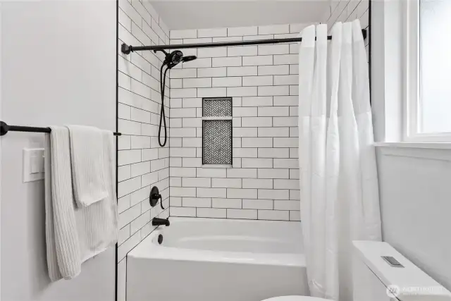 Upstairs hallway full bathroom
