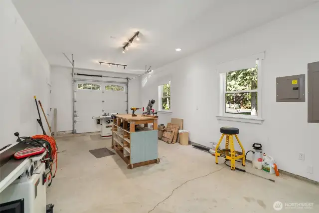 Work shop/Third Garage Bay