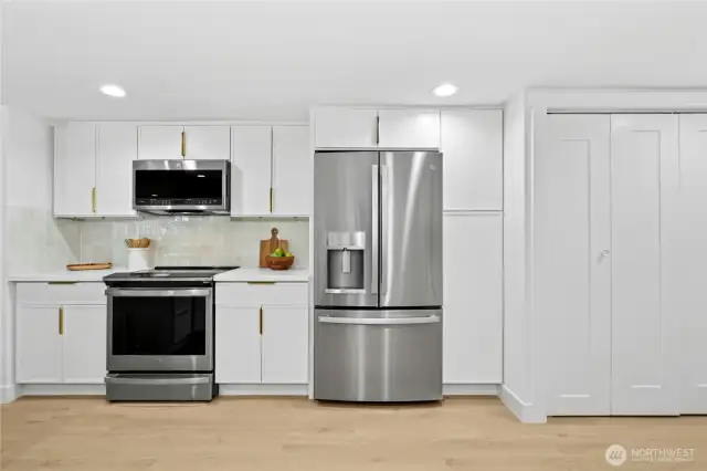 The washer/dryer is behind the closet to the right of the refrigerator - so convenient!