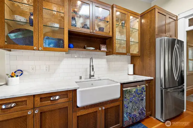 Showcase your finer pieces in the display cabinets adding your own personal design touch.