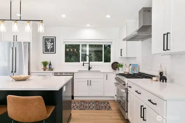 This kitchen includes 6 burner propane oven, cooktop ready for your next culinary creation. Wonderful layout in this chefs kitchen.