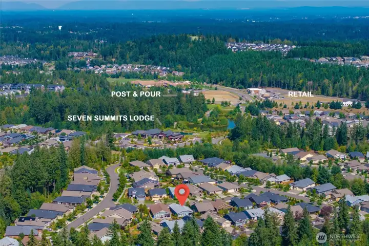 A short walk to the Seven Summits Lodge, Post & Pour Bistro and the ever-expanding retail!  Not to mention over 30 miles of groomed trails!