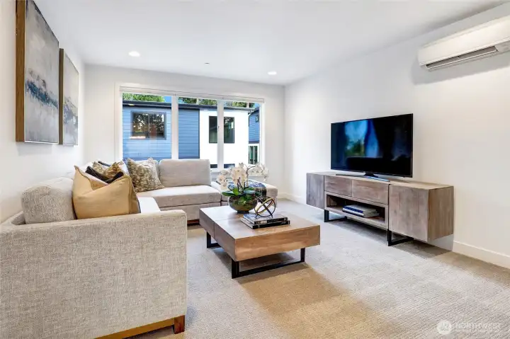 Upstairs bonus room or 4th upstairs bedroom, your choice!