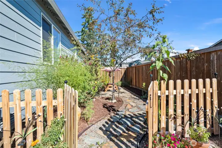 Closed off garden space
