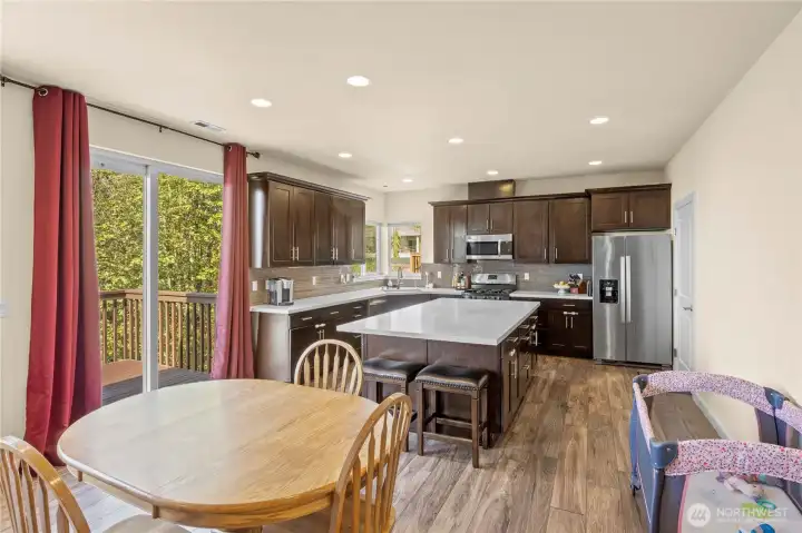 A look back to the kitchen and the upper deck