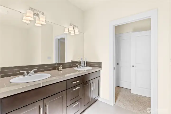 Ensuite bath in the primary