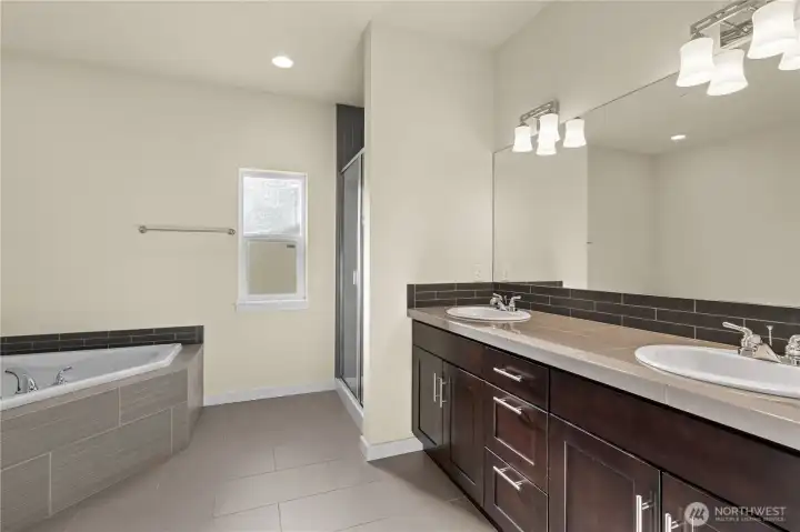 5 piece primary bath with soaking tub