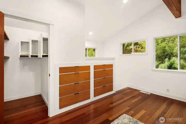 Seller's attention to detail is obvious in custom built in shelving