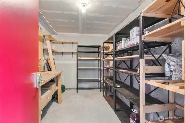 XL locking storage room!