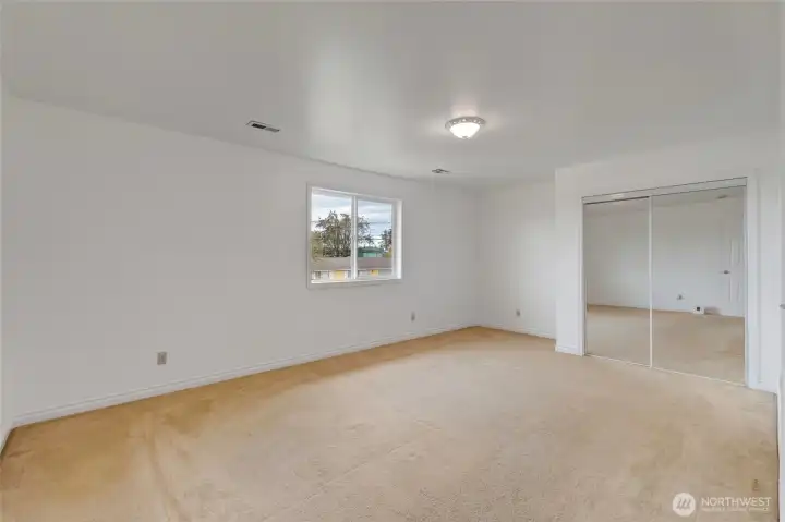 5th bedroom (Upstairs)