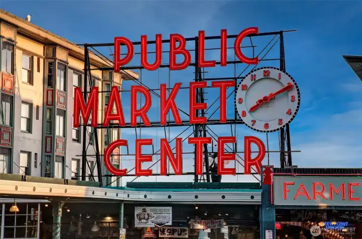 Close to Pike Place Market for fresh produce and an array of restaurants!