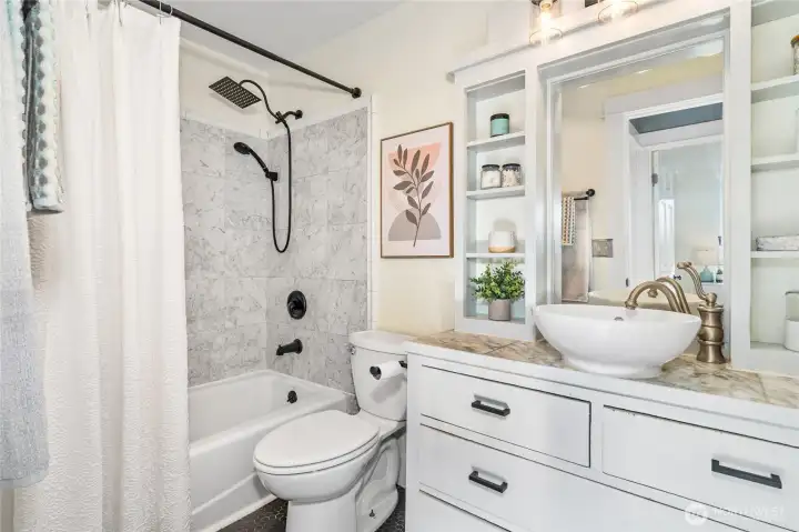 Love that shower head!