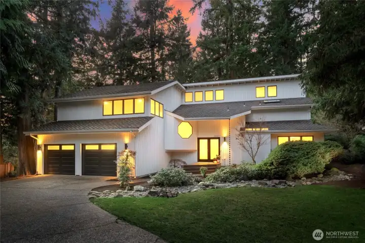 Custom Built Coveted Sahalee Home