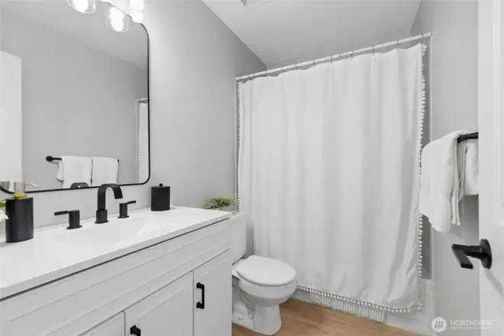 Main full bathroom with tub
