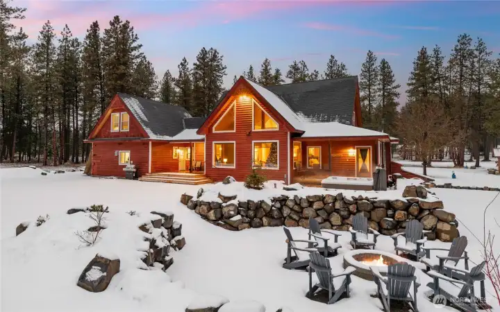 Experience the distinctive charm and beauty of Cle Elum throughout every season.