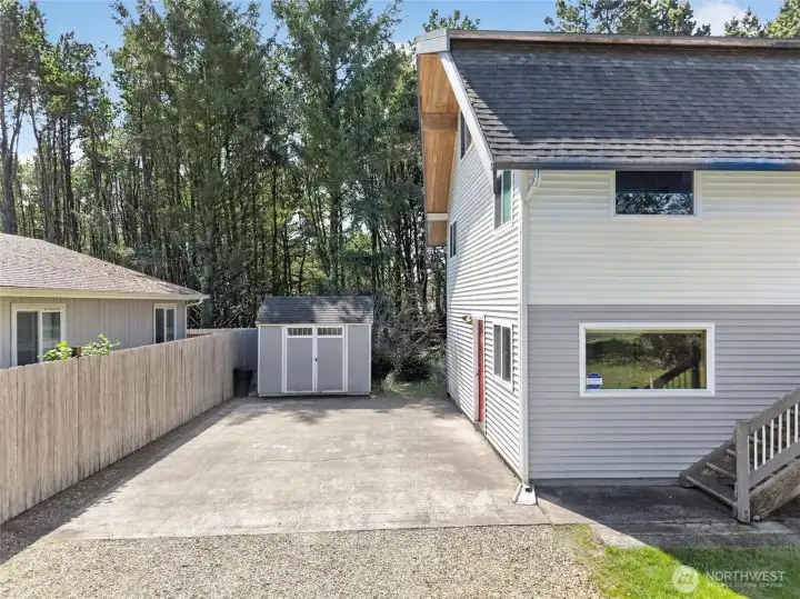 Huge Driveway and parking for RV