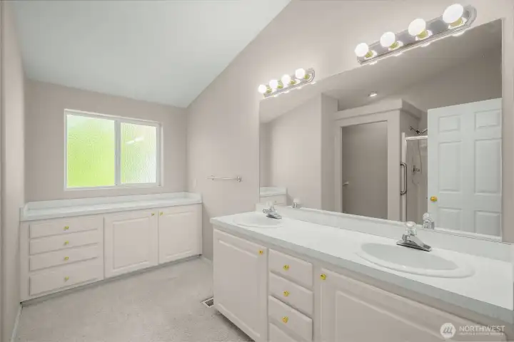 Primary large ensuite bath with lots of storage and counter space.