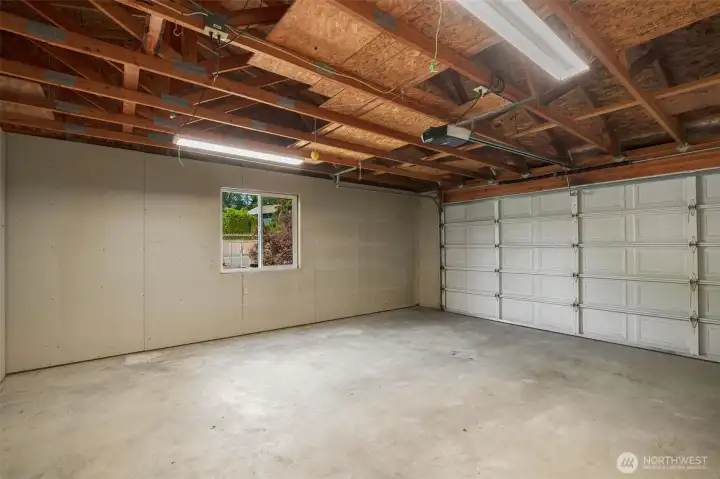 660sf garage w/workshop and large sink.