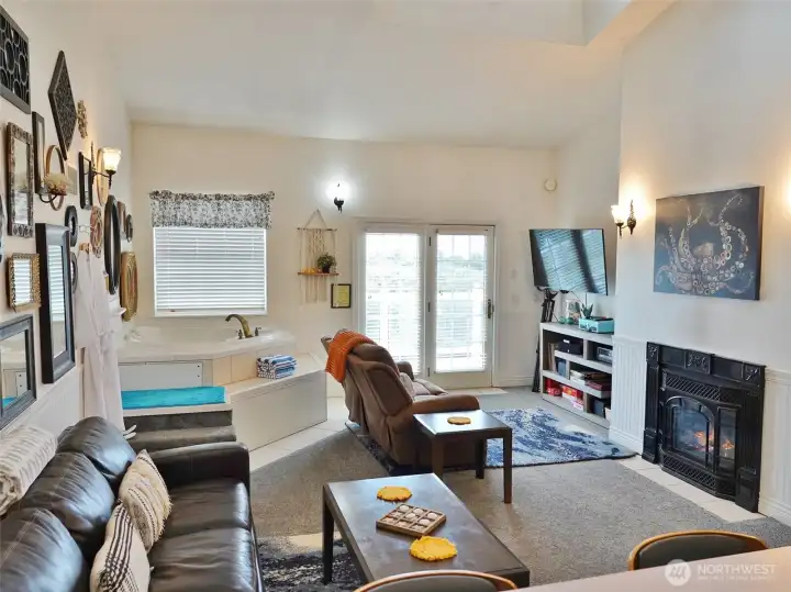 Comfortably furnished. Comfortably furnished.