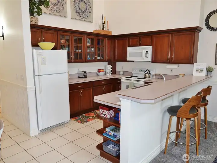 Spacious Kitchen w/ all appliances, dishes, etc. Spacious Kitchen w/ all appliances, dishes, etc.
