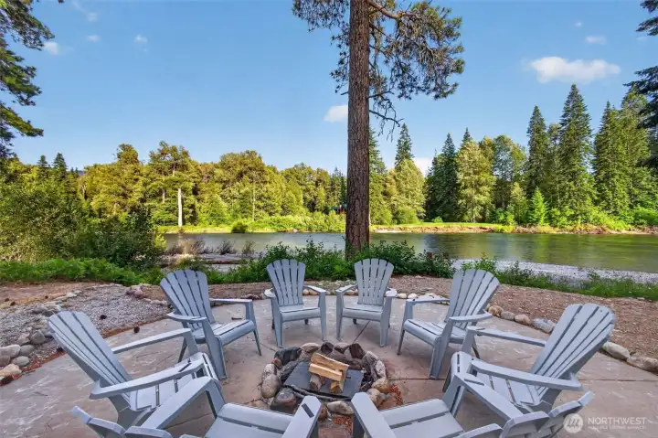 Concrete patio with firepit Concrete patio with firepit