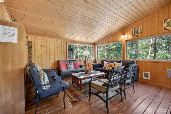 Four season enclosed sunporch Four season enclosed sunporch